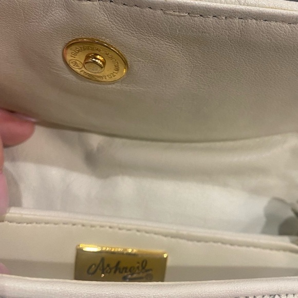 White genuine leather Ashneil crossbody or shoulder bag - Picture 5 of 13